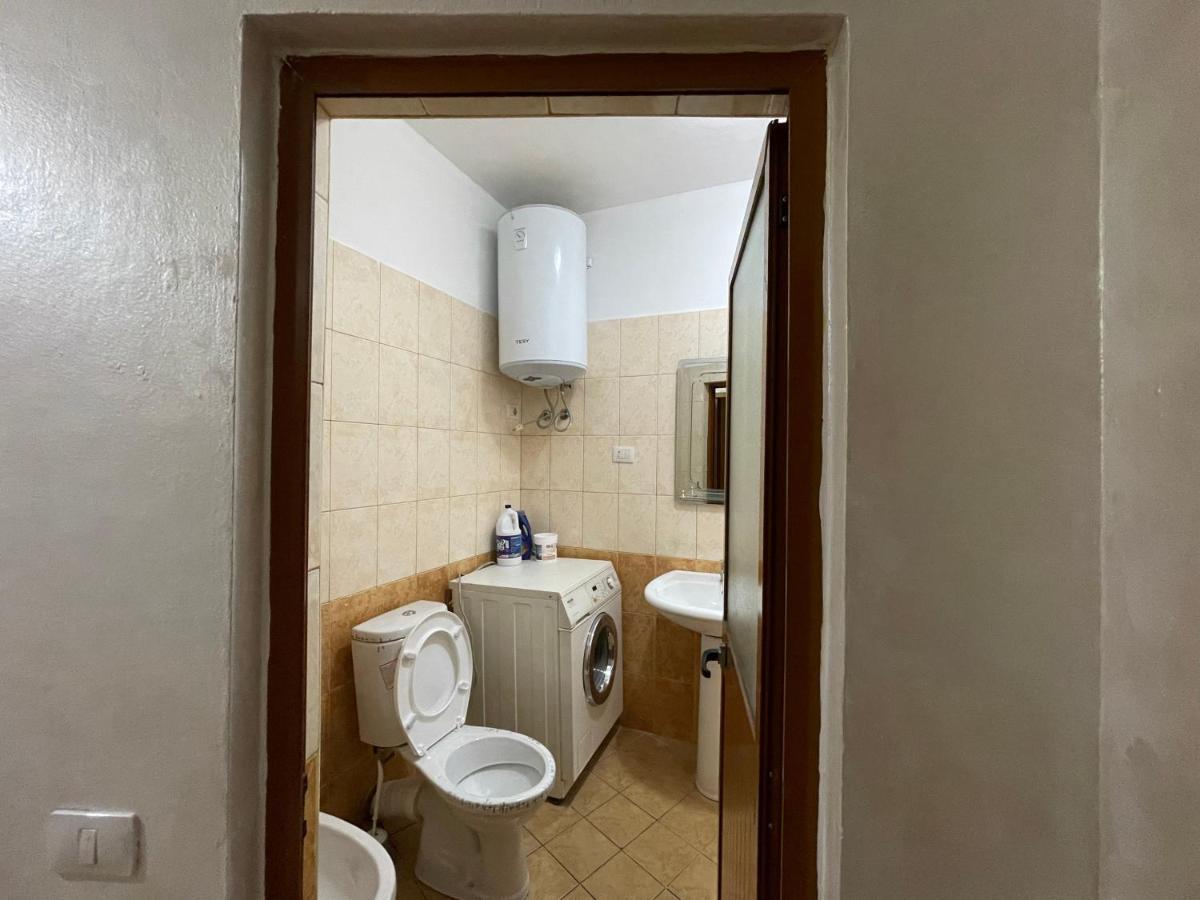 B&B - Private Rooms 2 Tirana Exteriör bild